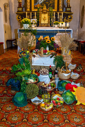 Thumbnail: _JA 24231 Erntedank in Hohenried, Kirche, Messe.jpg